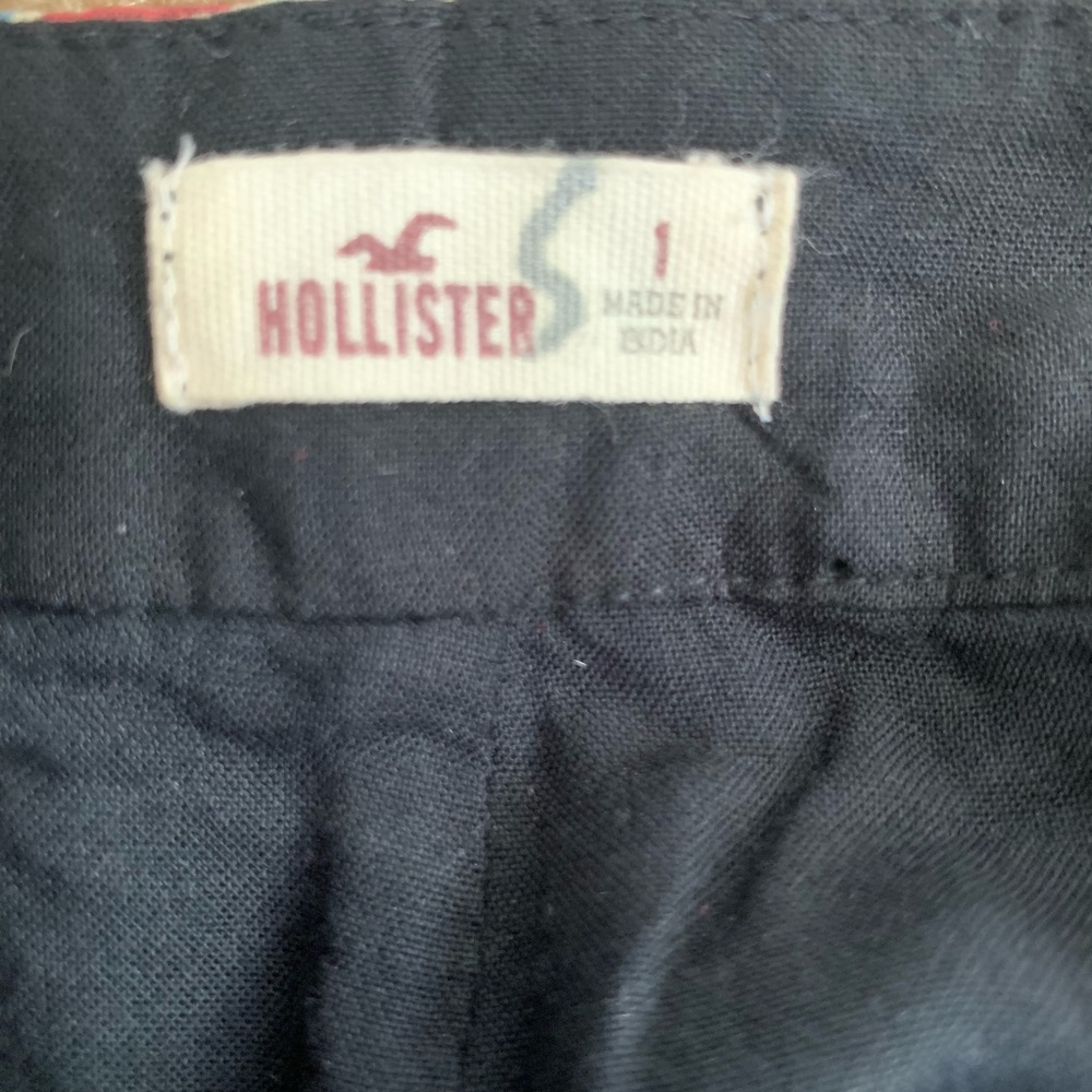 Hollister • Pattered Shorts - Picture 3 of 3
